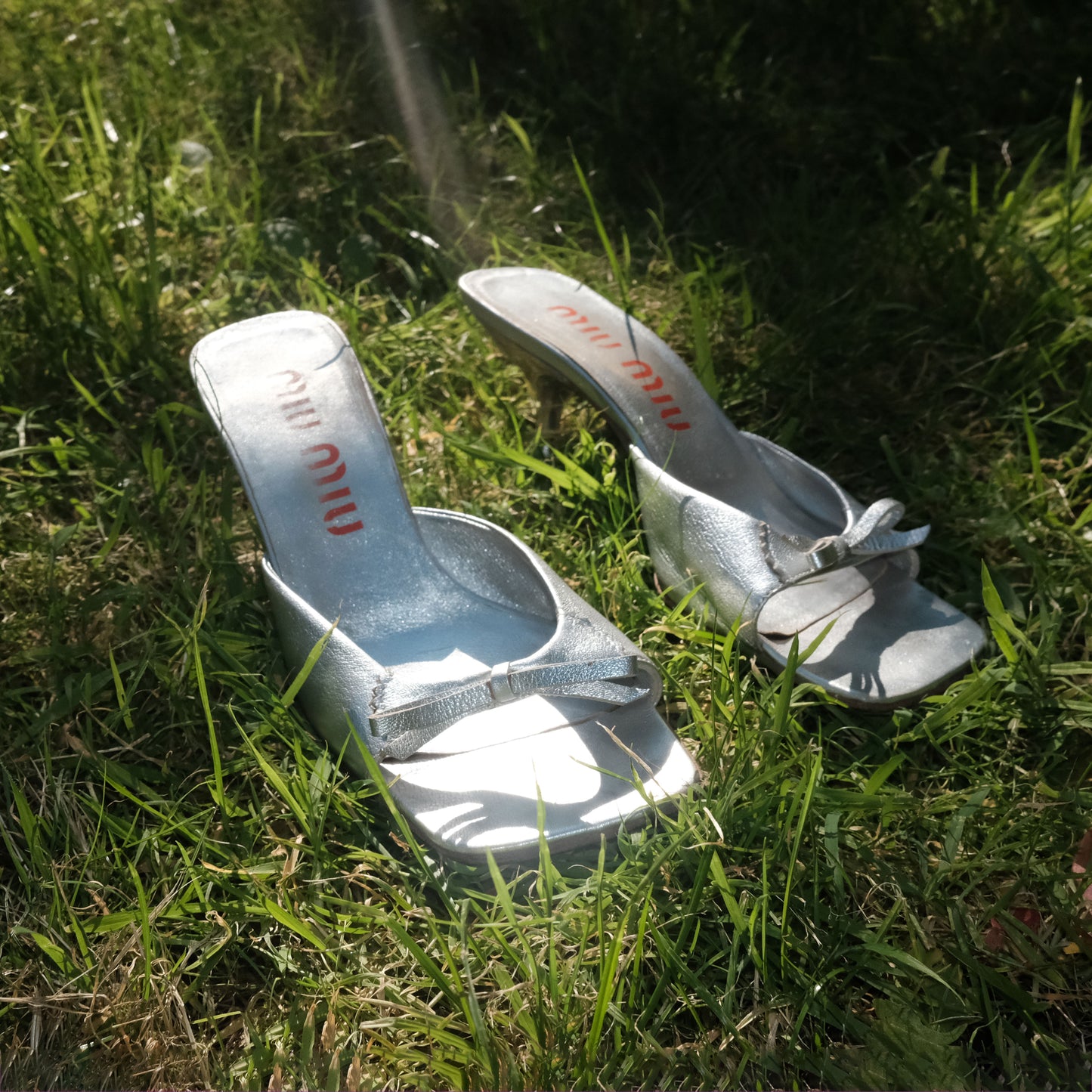 90's Miu Miu Leather Kitten Heel Mules with Bow in Silver - UK 5