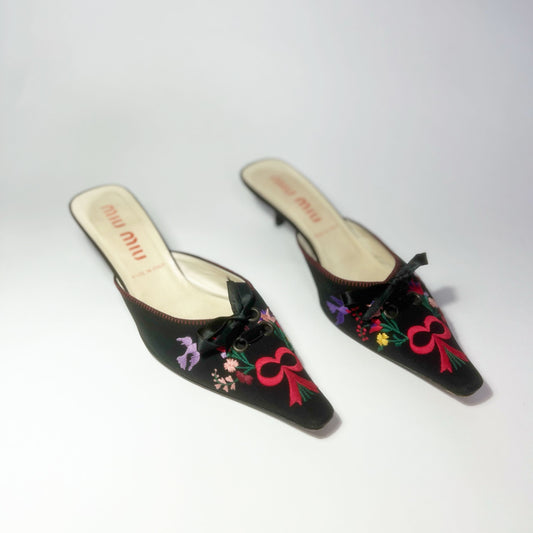 00's Miu Miu Bow Embroidered Kitten Heels in Black - UK 7