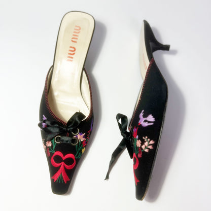 00's Miu Miu Bow Embroidered Kitten Heels in Black - UK 7