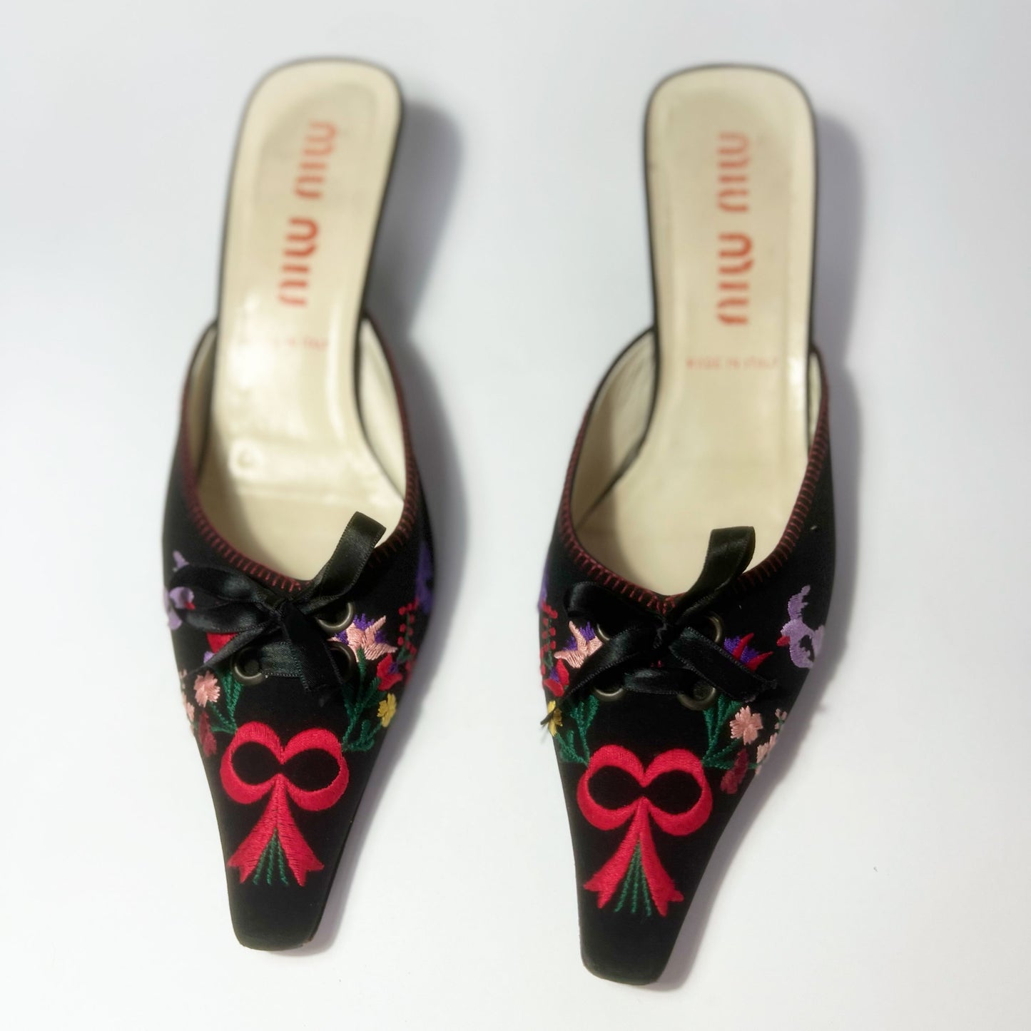 00's Miu Miu Bow Embroidered Kitten Heels in Black - UK 7