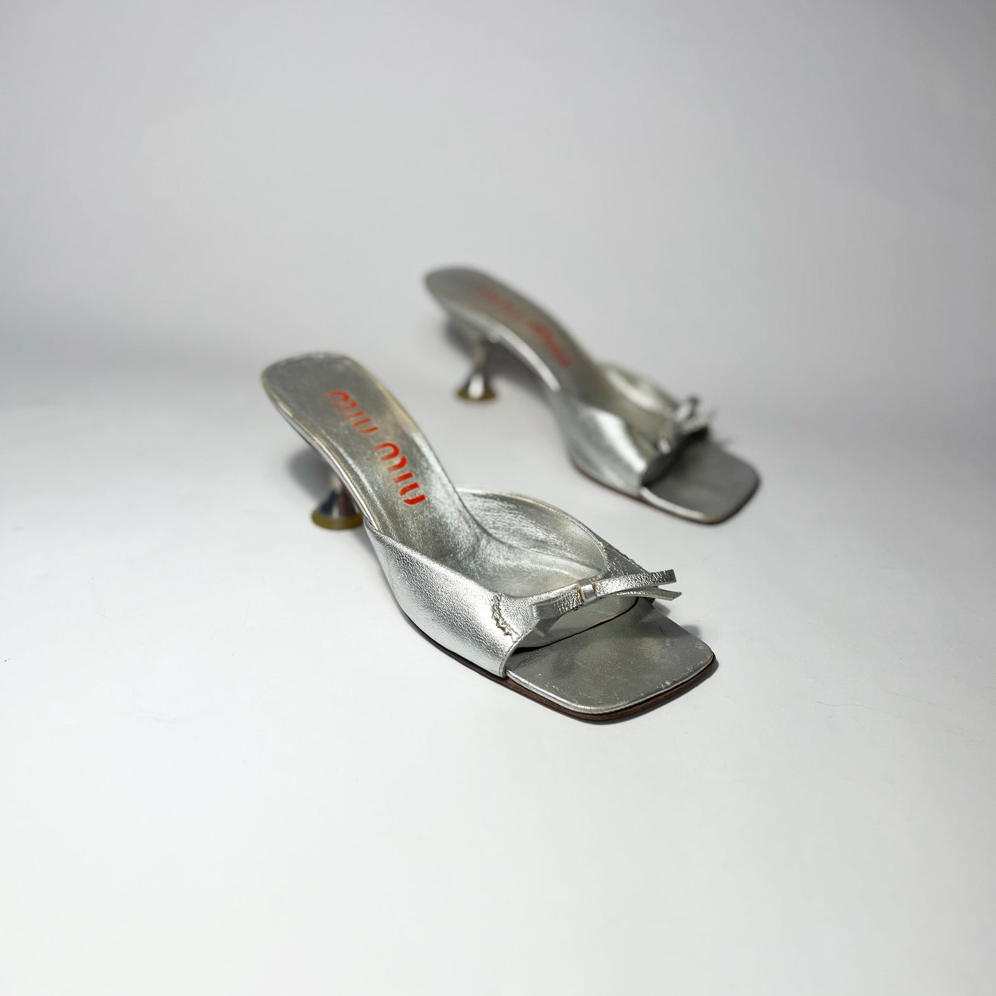 90's Miu Miu Leather Kitten Heel Mules with Bow in Silver - UK 5