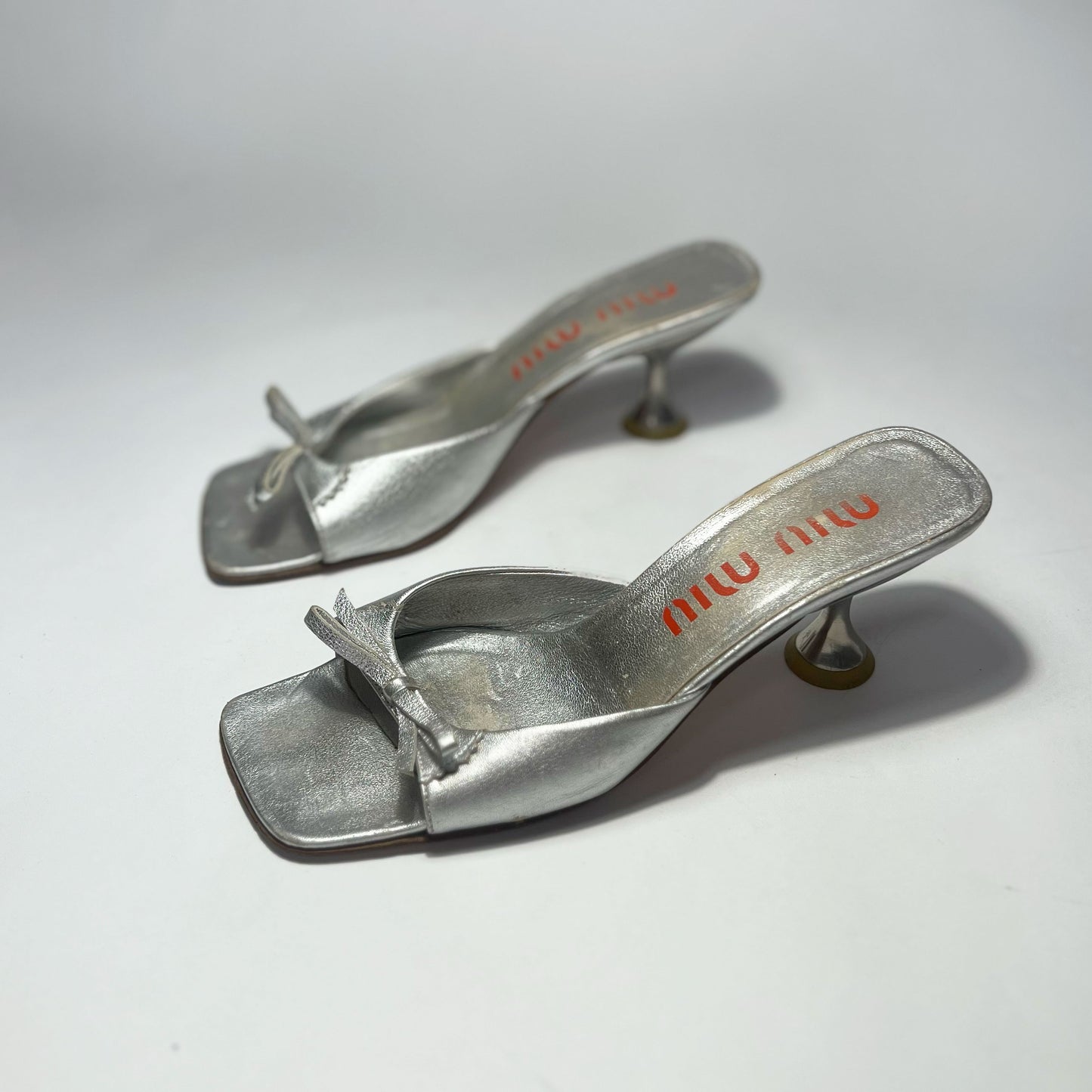 90's Miu Miu Leather Kitten Heel Mules with Bow in Silver - UK 5