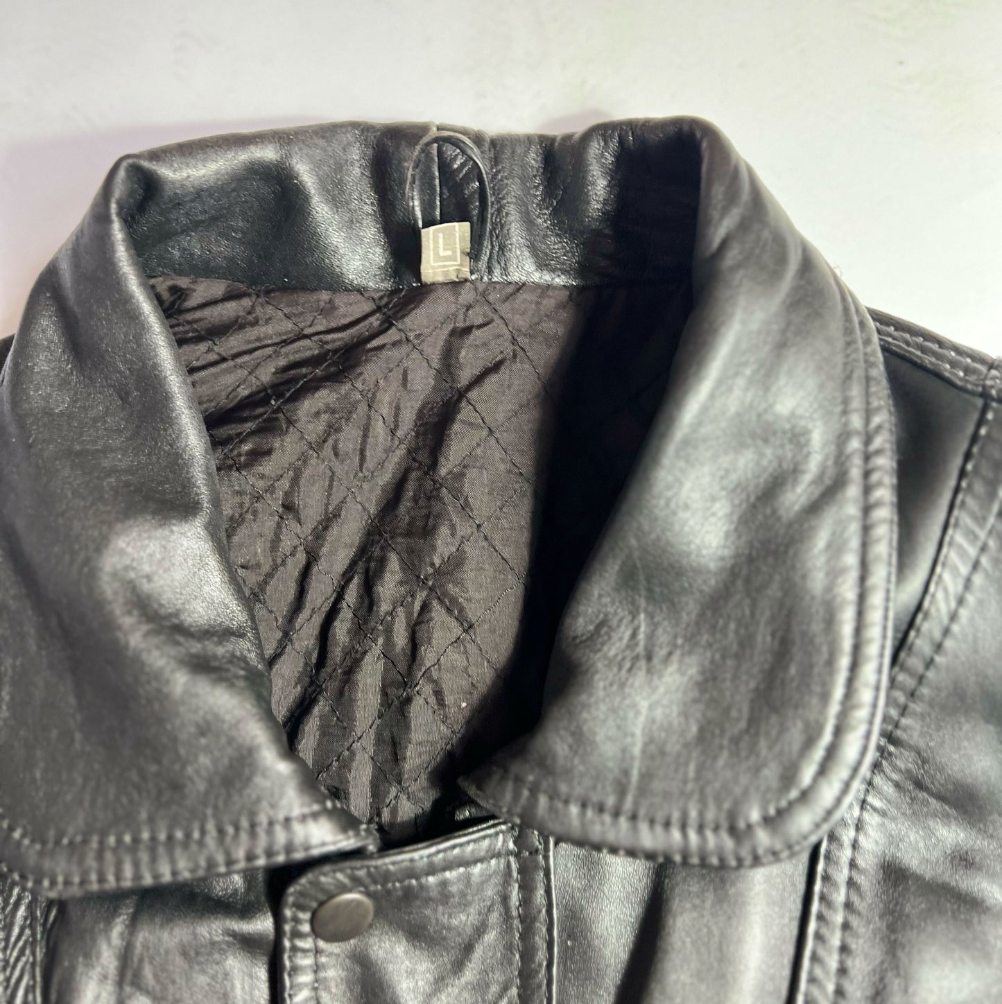 Vintage Leather Bomber Jacket with Utility Pockets in Black - L